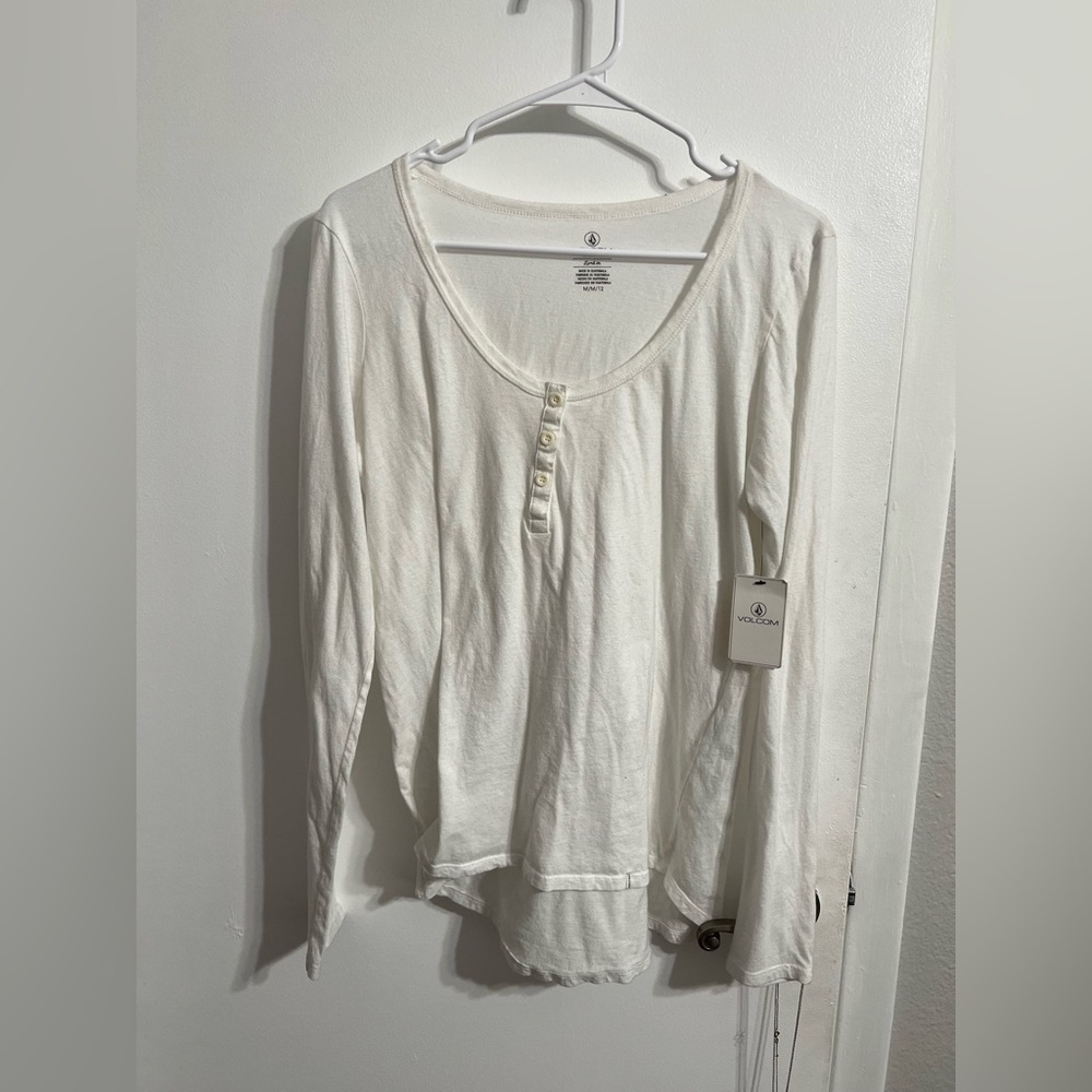 New volcom long sleeve. White.